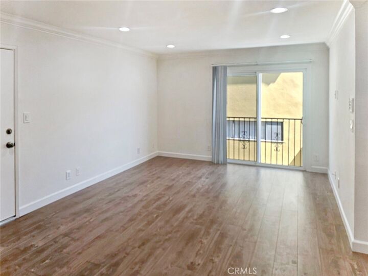 Property Photo:  518 E Valencia F  CA 91501 