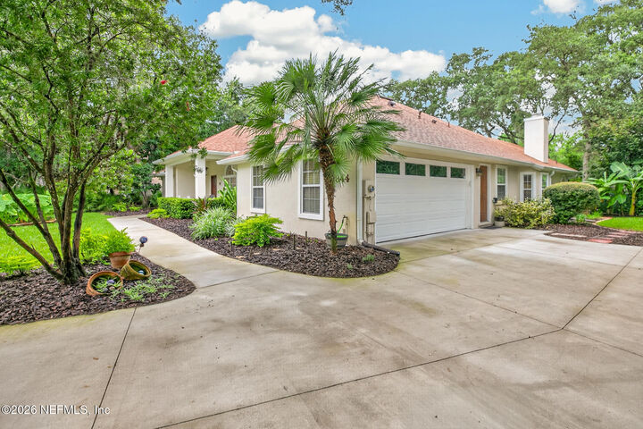Property Photo:  844 White Eagle Circle  FL 32086 