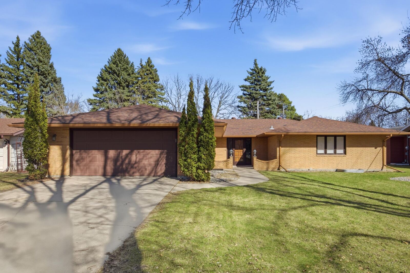 Property Photo:  1301 Elm Street N  ND 58102 