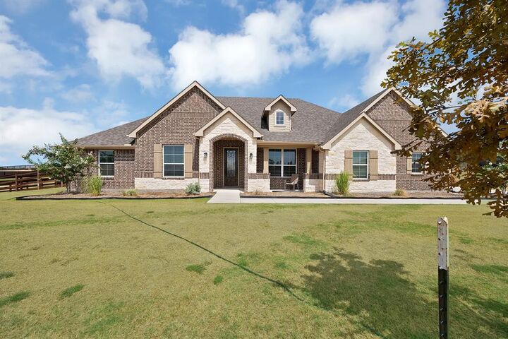 Property Photo: 3608 Horseshoe Drive TX 75495