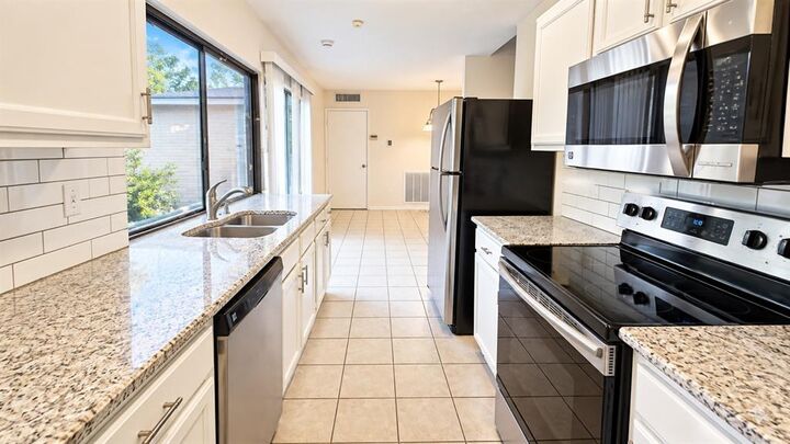 Property Photo: 7114 Chinaberry Road TX 75249
