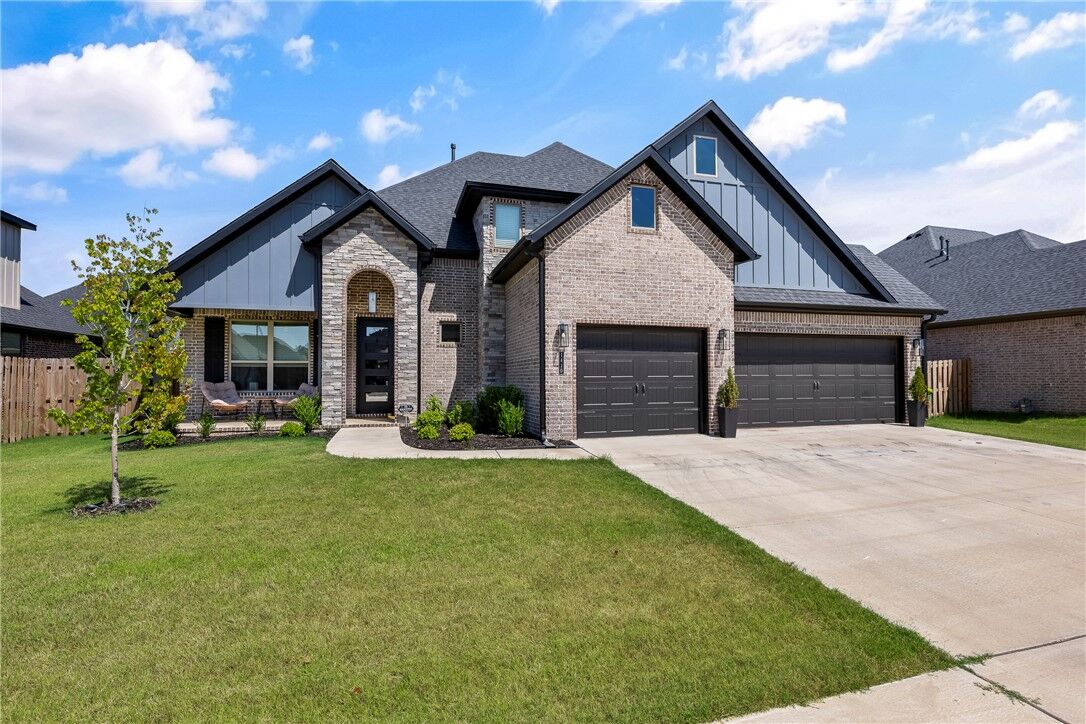 Property Photo: 1410 Tiffany Street AR 72719