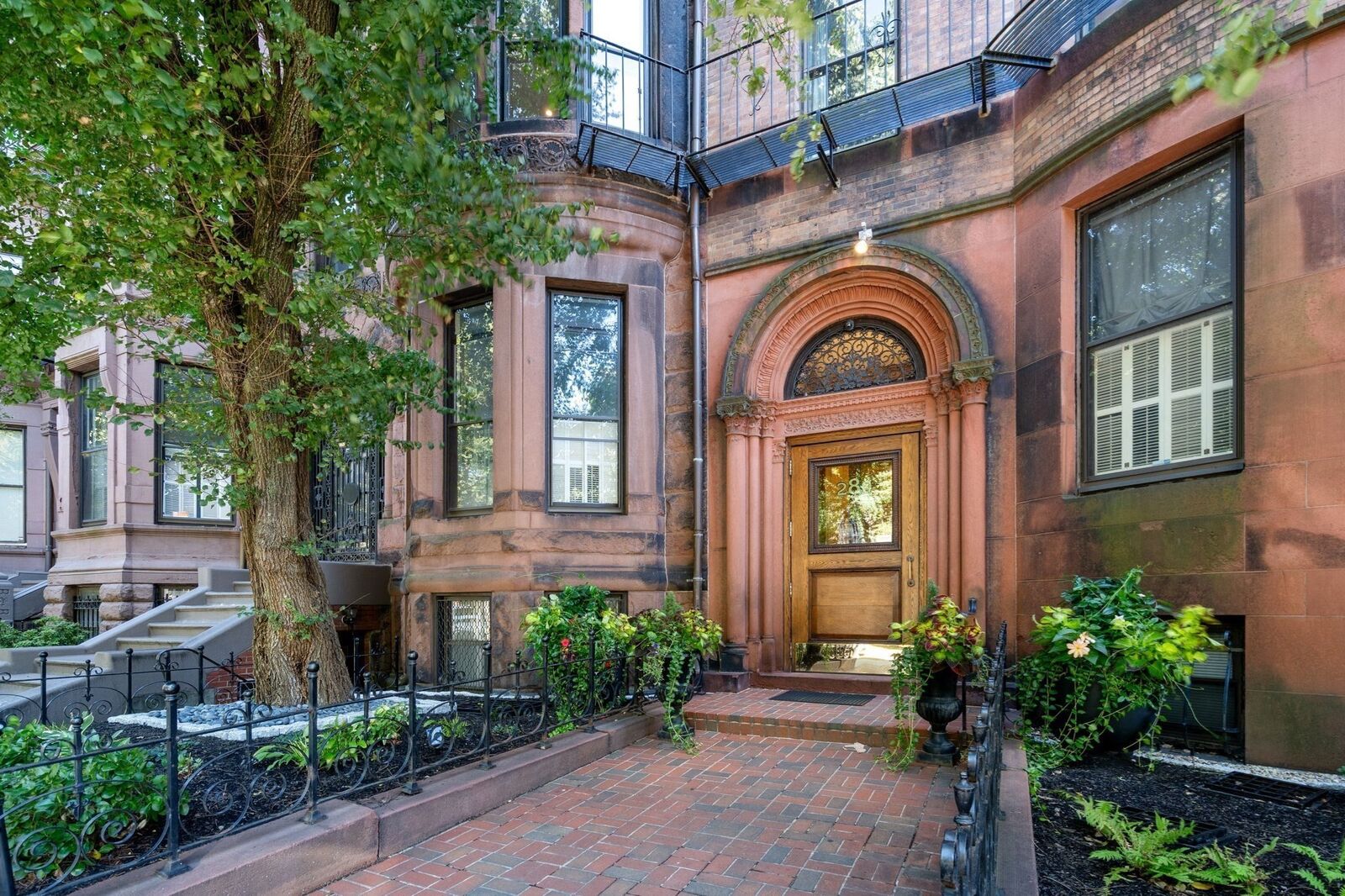 Property Photo:  280 Commonwealth Ave 102  MA 02116 