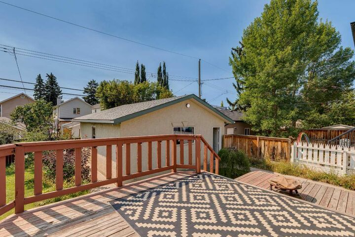 Property Photo:  415 51 Avenue SW  AB T2V 0A2 