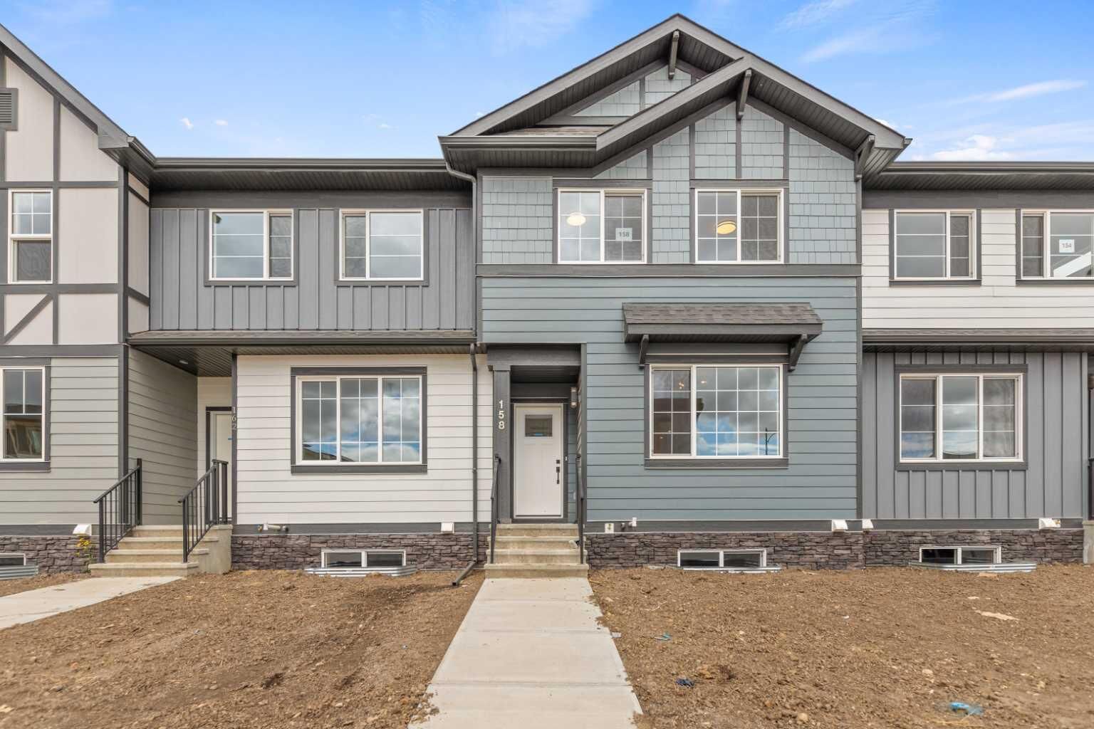 Photo de la propriété:  158 Waterford Road  AB T1X 3B5 