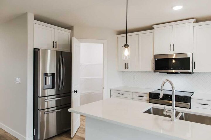 Property Photo:  9619 Hillcrest Drive  AB T8V 1A6 