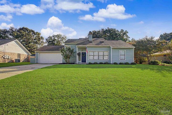 Property Photo: 7662 Charter Oaks Dr FL 32514