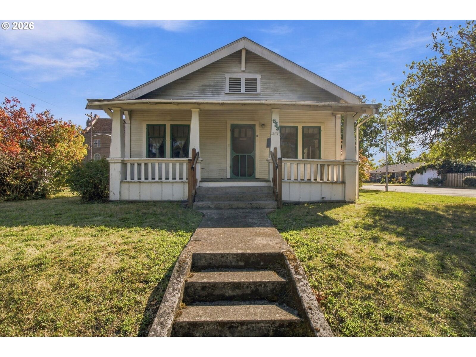 Property Photo:  533 D St  OR 97477 