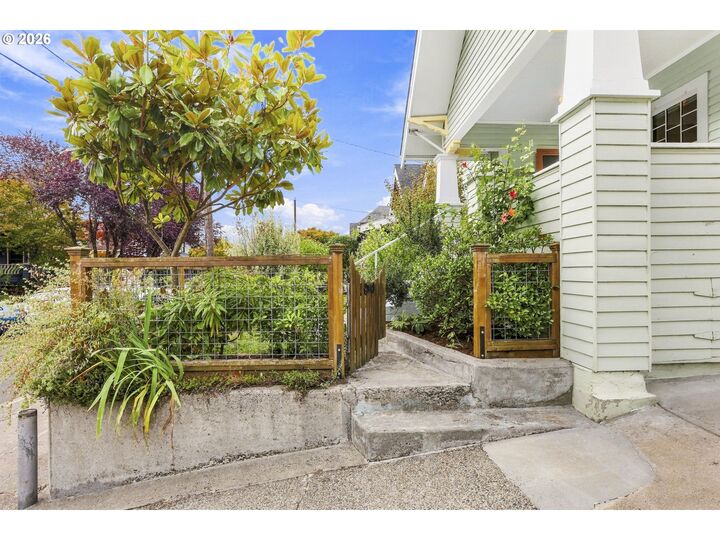 Property Photo: 1307 SE 48th Ave OR 97215