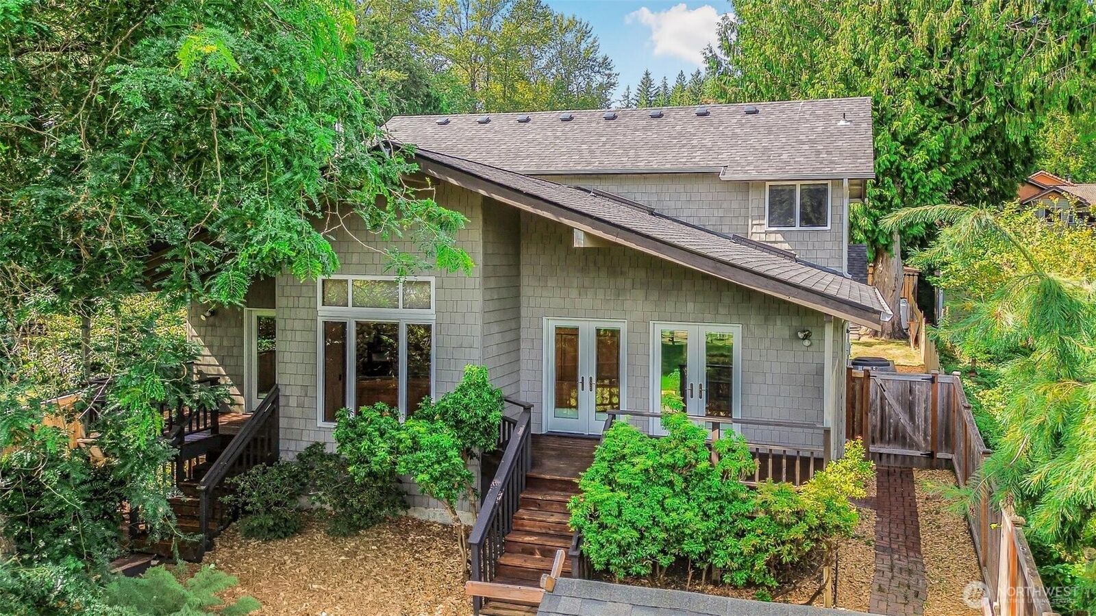 Property Photo: 18404 W Spring Lake Drive SE WA 98058