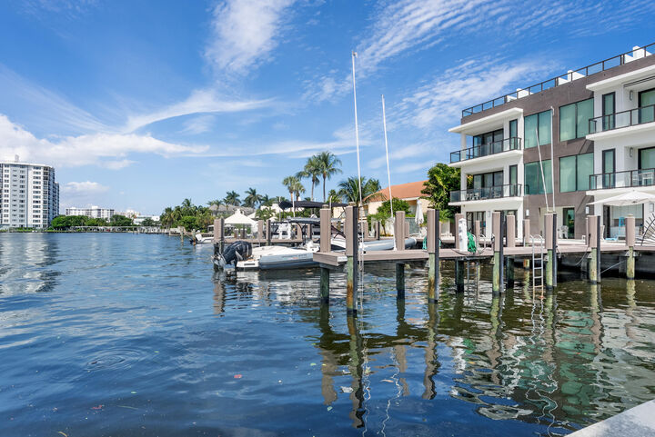 Property Photo: 990 Casuarina Road 4 FL 33483