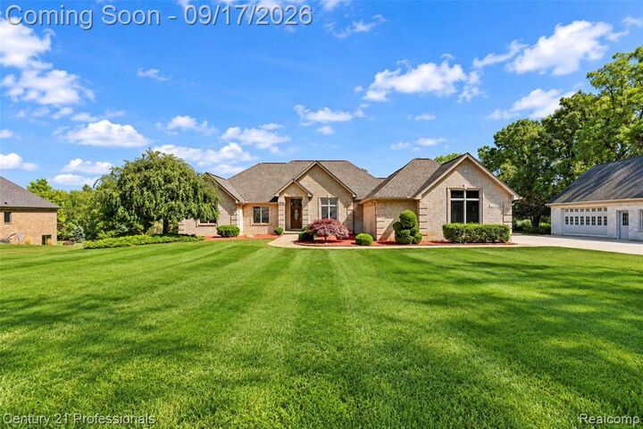 Property Photo:  5669 Spruce Trail  MI 48003 