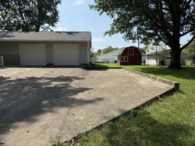 Property Photo:  1015 Fairacres Road  IN 47374 