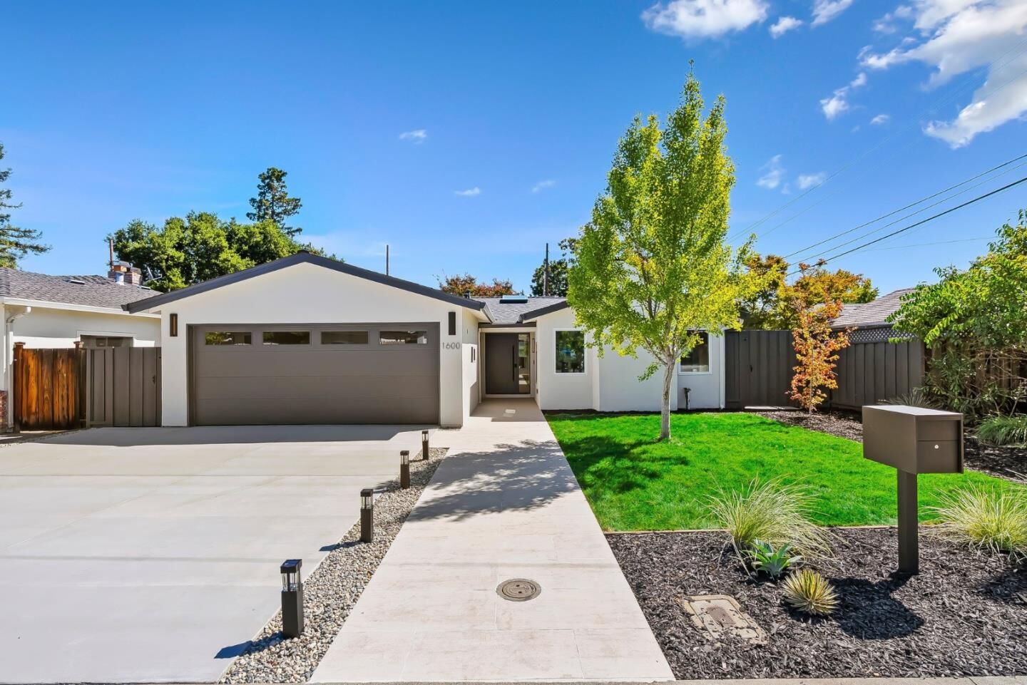 Property Photo: 1600 Don Court CA 94040