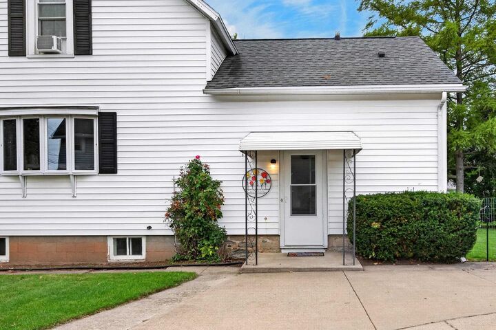 Property Photo:  1126 W 6th Avenue  WI 54902 