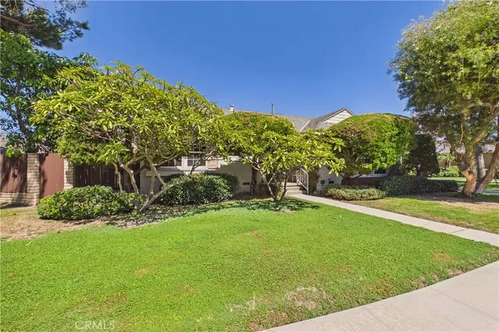 Property Photo:  1902 Lees Avenue  CA 90815 