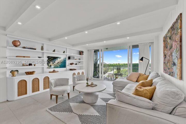 Property Photo:  600 Grapetree Dr 7fn  FL 33149 