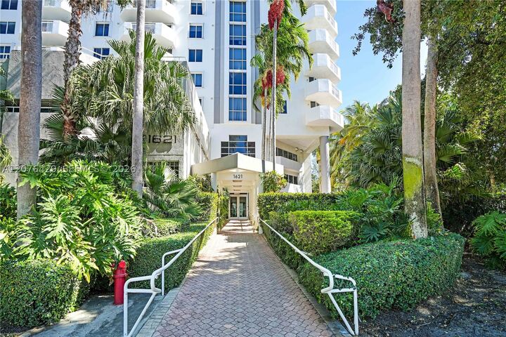 Property Photo:  1621 Bay Rd 604  FL 33139 