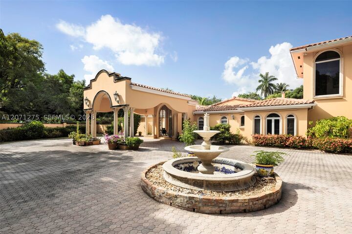 Property Photo: 4820 SW 82nd St FL 33143