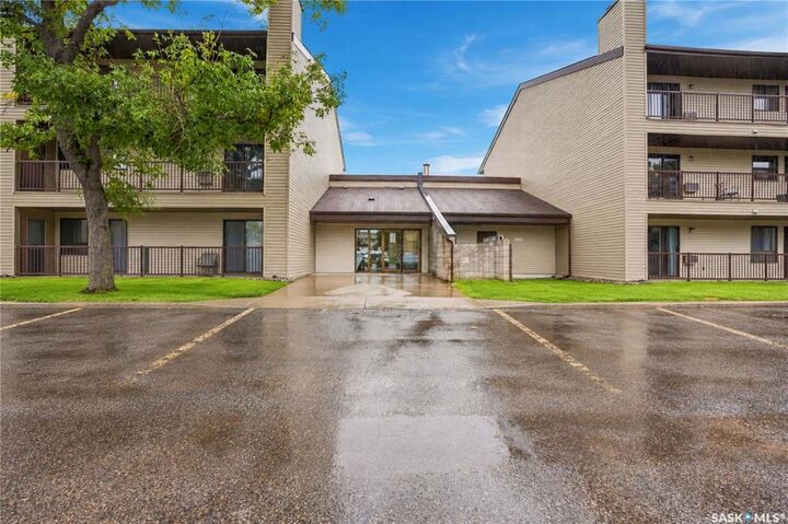 Property Photo:  4040 8th Street E 203B  SK S7H 5L4 