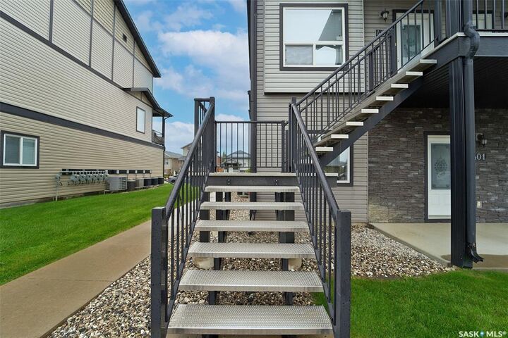 Property Photo:  103 Klassen Crescent 403  SK S7R 0G1 