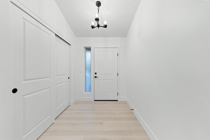 Property Photo: 10020 Sunset Trail WA 99301