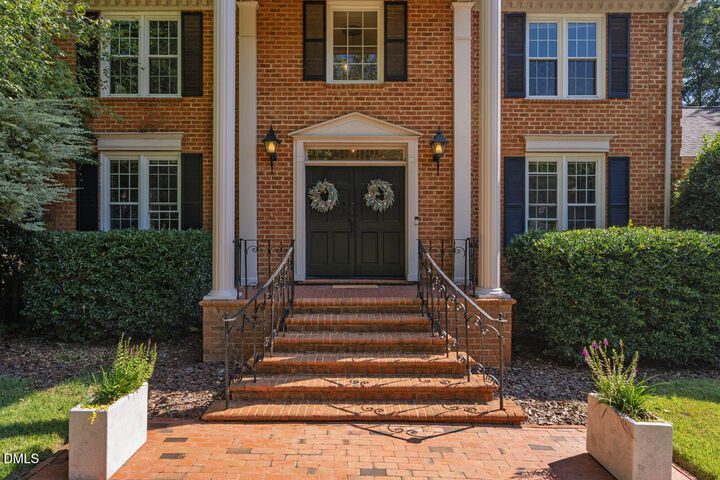 Property Photo:  6 St James Place  NC 27514 