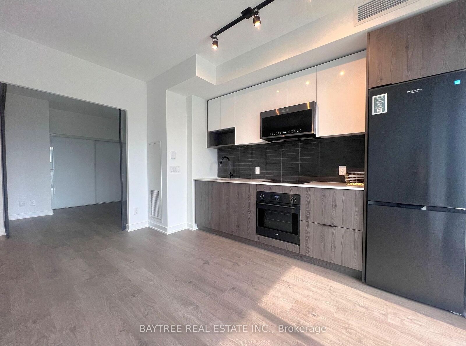 Property Photo:  5 Defries Street 1607  ON M5A 3R4 