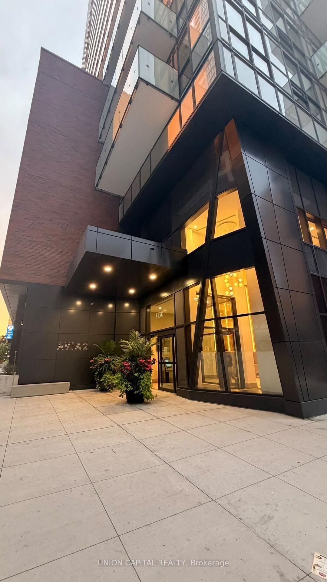Property Photo:  4130 Parkside Village Drive 2811  ON L5B 3M8 