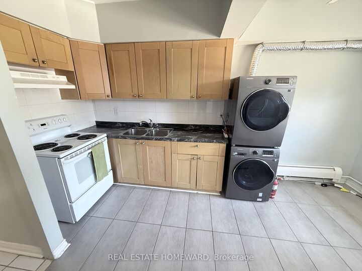 Property Photo:  611 Danforth Avenue Apt 2  ON M4K 1R2 