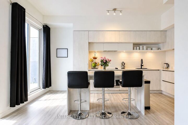 Property Photo:  11 David Eyer Road 1504  ON L4S 0N3 