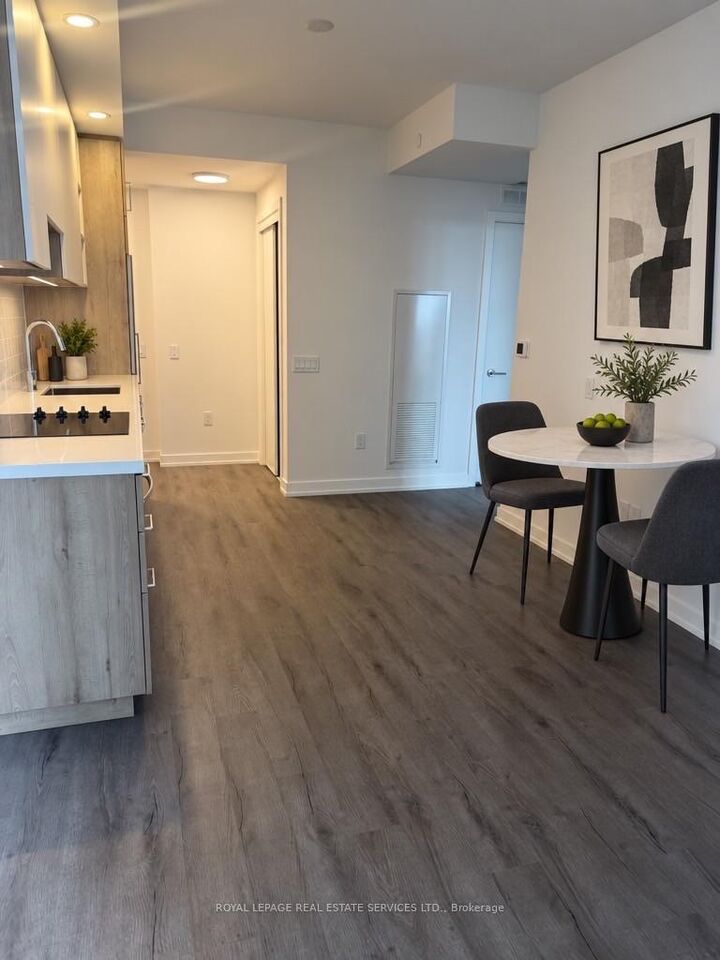 Property Photo:  5 Meadowvale Road 1307  ON L4K 0H8 