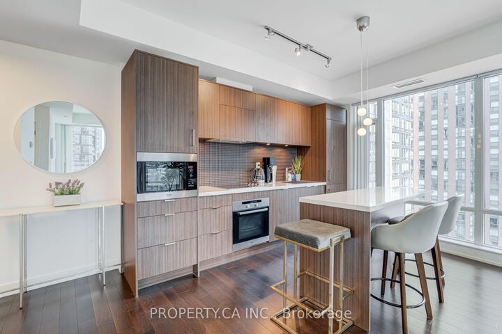Property Photo:  21 Widmer Street 1609  ON M5V 2E8 