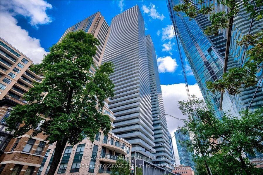 Property Photo:  42 Charles Street E 4305  ON M4Y 0B7 