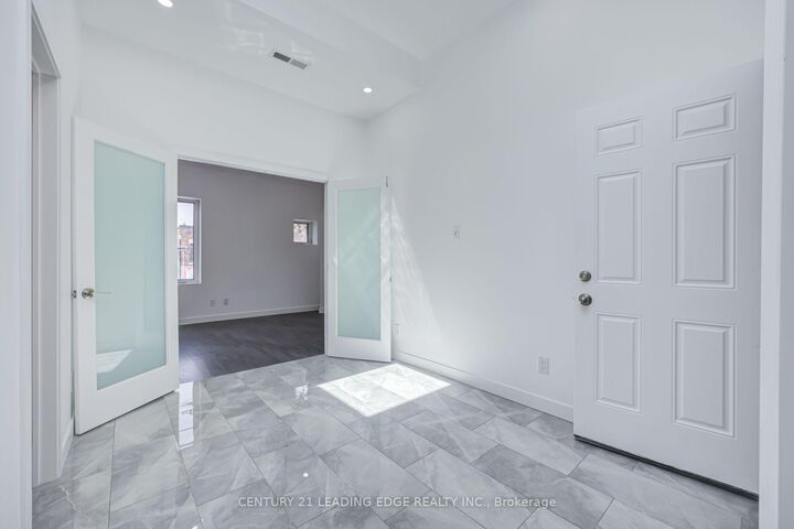 Property Photo:  1375 Bathurst Street Unit B  ON M5R 3H8 