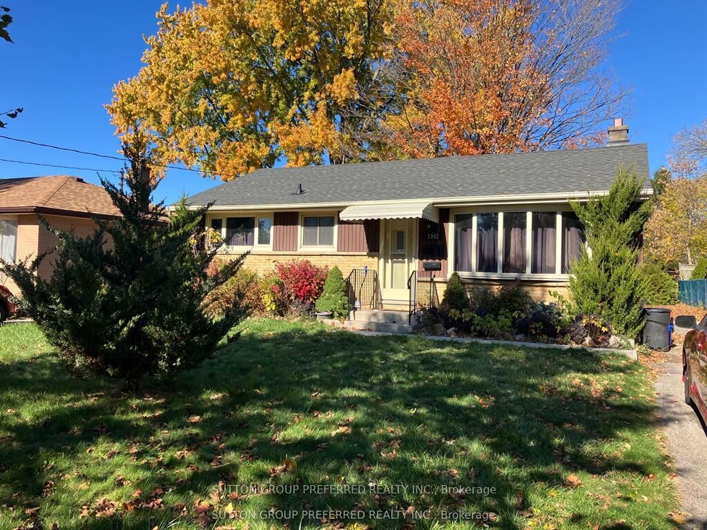 Property Photo:  1942 Duluth Crescent  ON N5V 1H7 