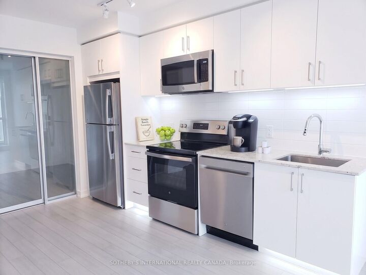 Property Photo:  4010 Eglinton Avenue W 201  ON M9A 0G5 
