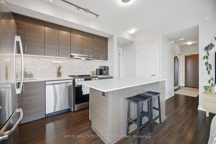 Property Photo: 2560 Eglinton Avenue W 2205 ON L5M 0Y3