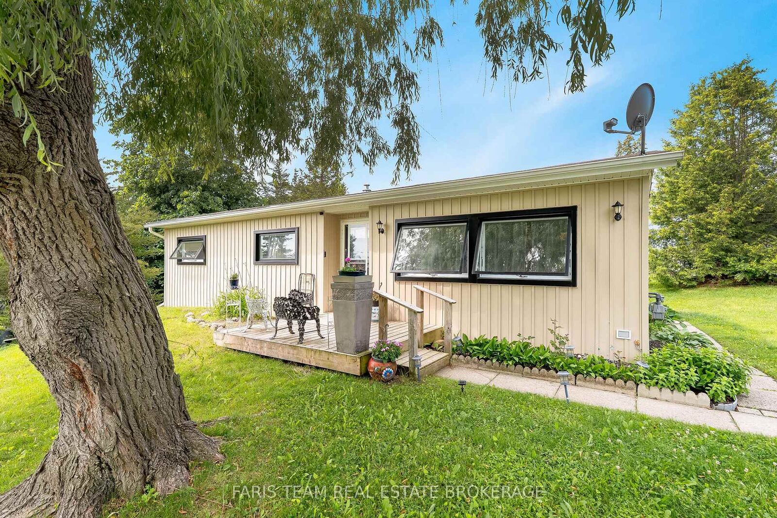 Property Photo:  21 Hawthorne Drive  ON L9S 1P7 