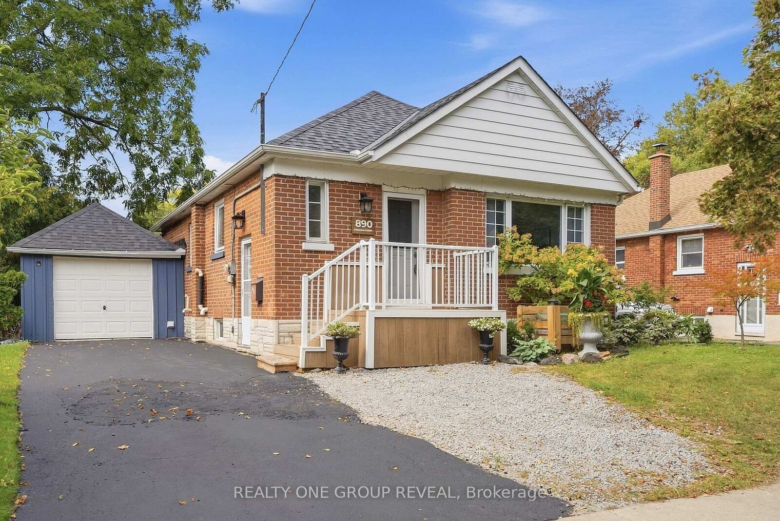 Property Photo:  890 Grierson Street  ON L1G 5J9 
