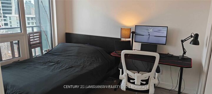Property Photo:  19 Western Battery Road 722  ON M6K 3S4 