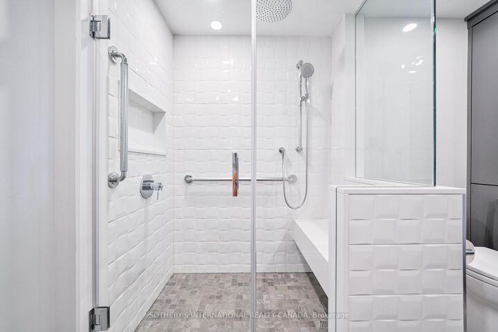 Property Photo:  360 Bloor Street E 904  ON M4W 3M3 