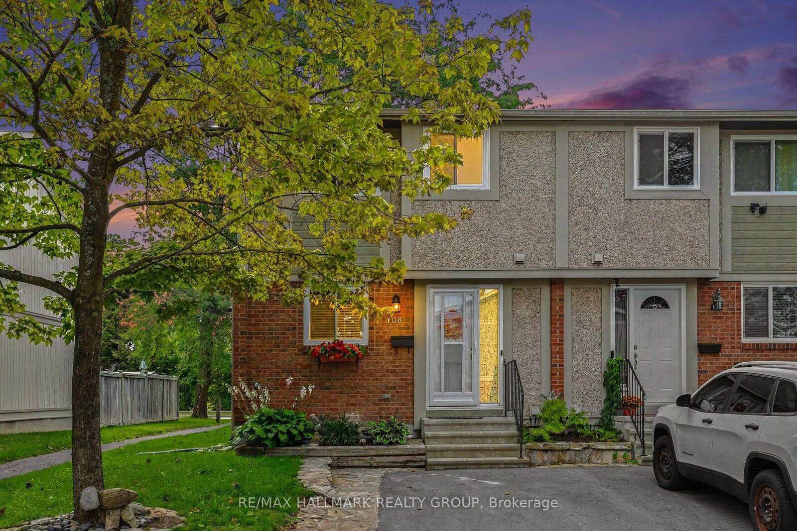 Property Photo:  108 Barrow Crescent  ON K2L 2J1 