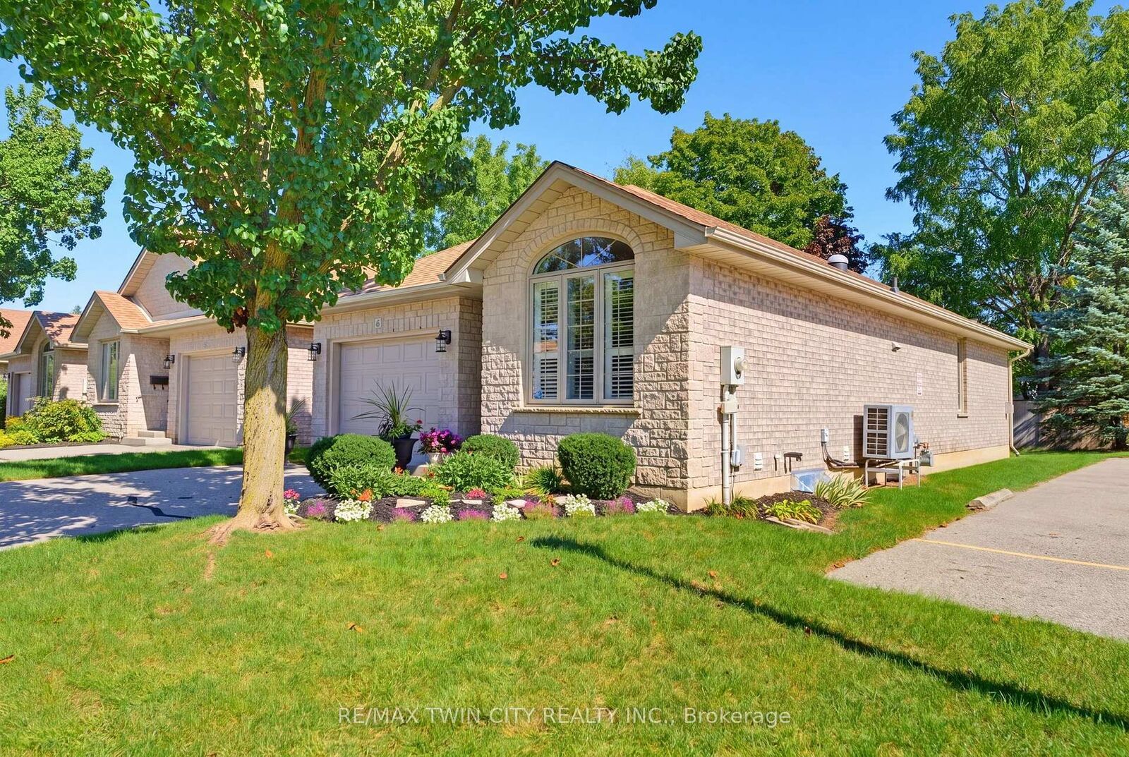Property Photo: 73 Morton Avenue W 9 ON N3R 2N7