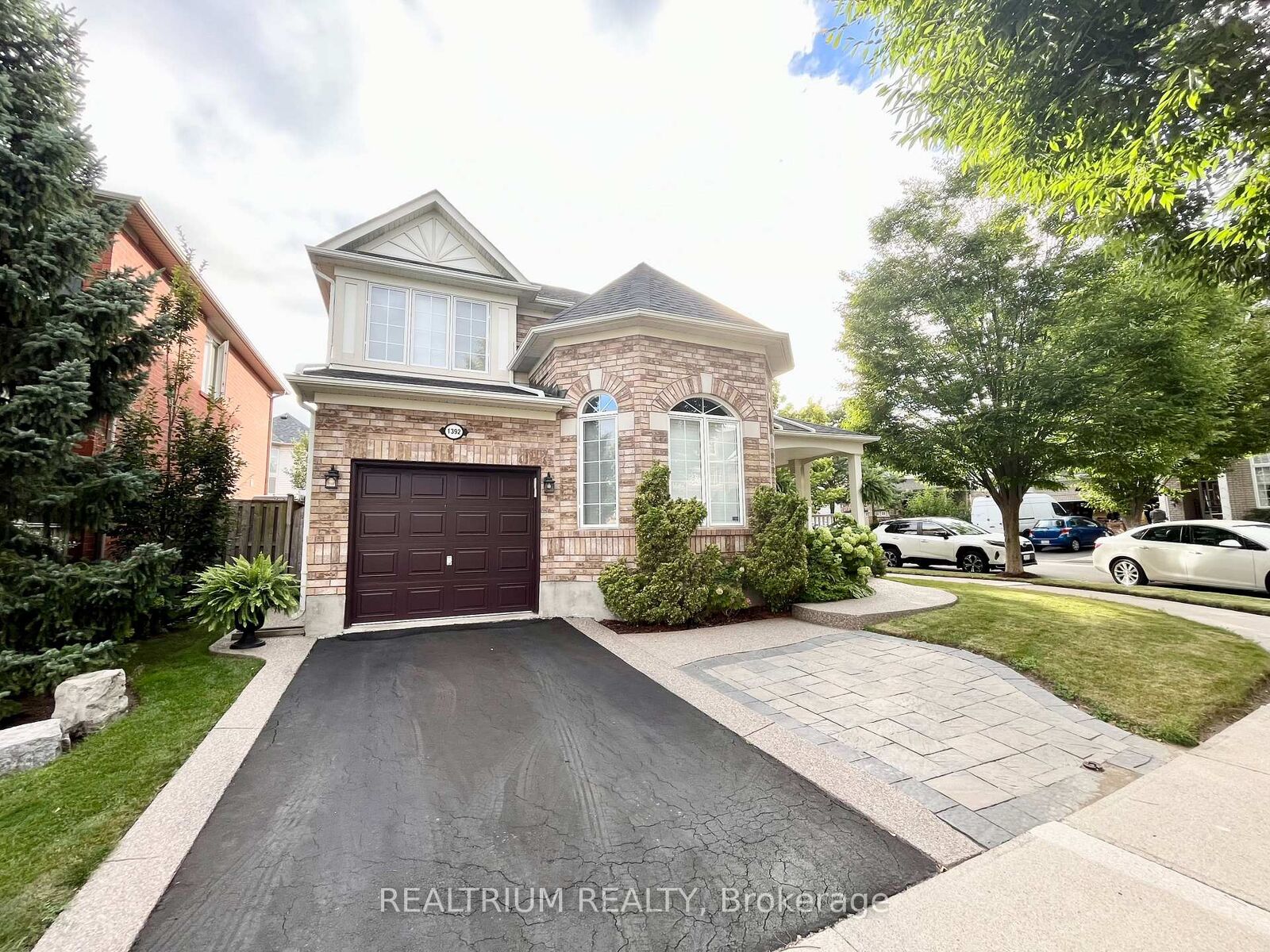 Property Photo:  1392 Hill Street  ON L9T 6M6 