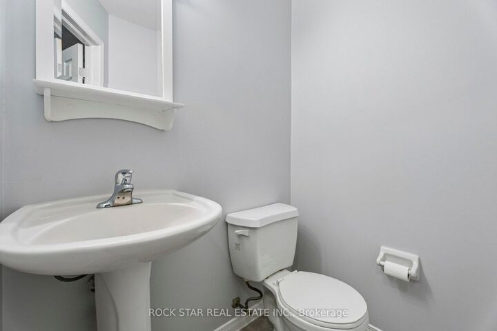 Property Photo:  1860 Upper Gage Avenue 3  ON L8W 3Y6 