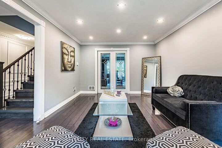 Property Photo:  52 Newcastle Crescent  ON L6S 3Y8 