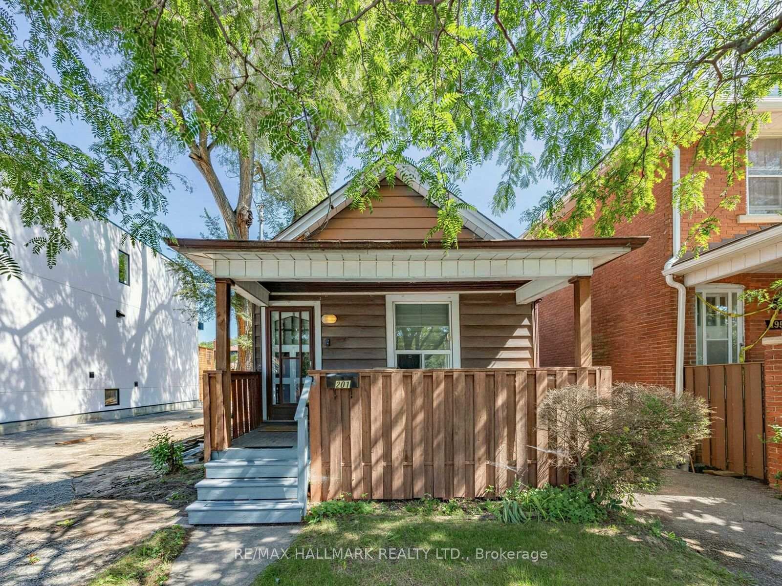 Property Photo:  201 Linsmore Crescent  ON M4J 4L5 
