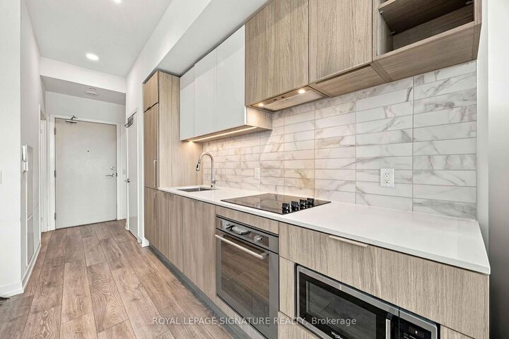 Property Photo:  2020 Bathurst Street 817  ON M5P 0A6 