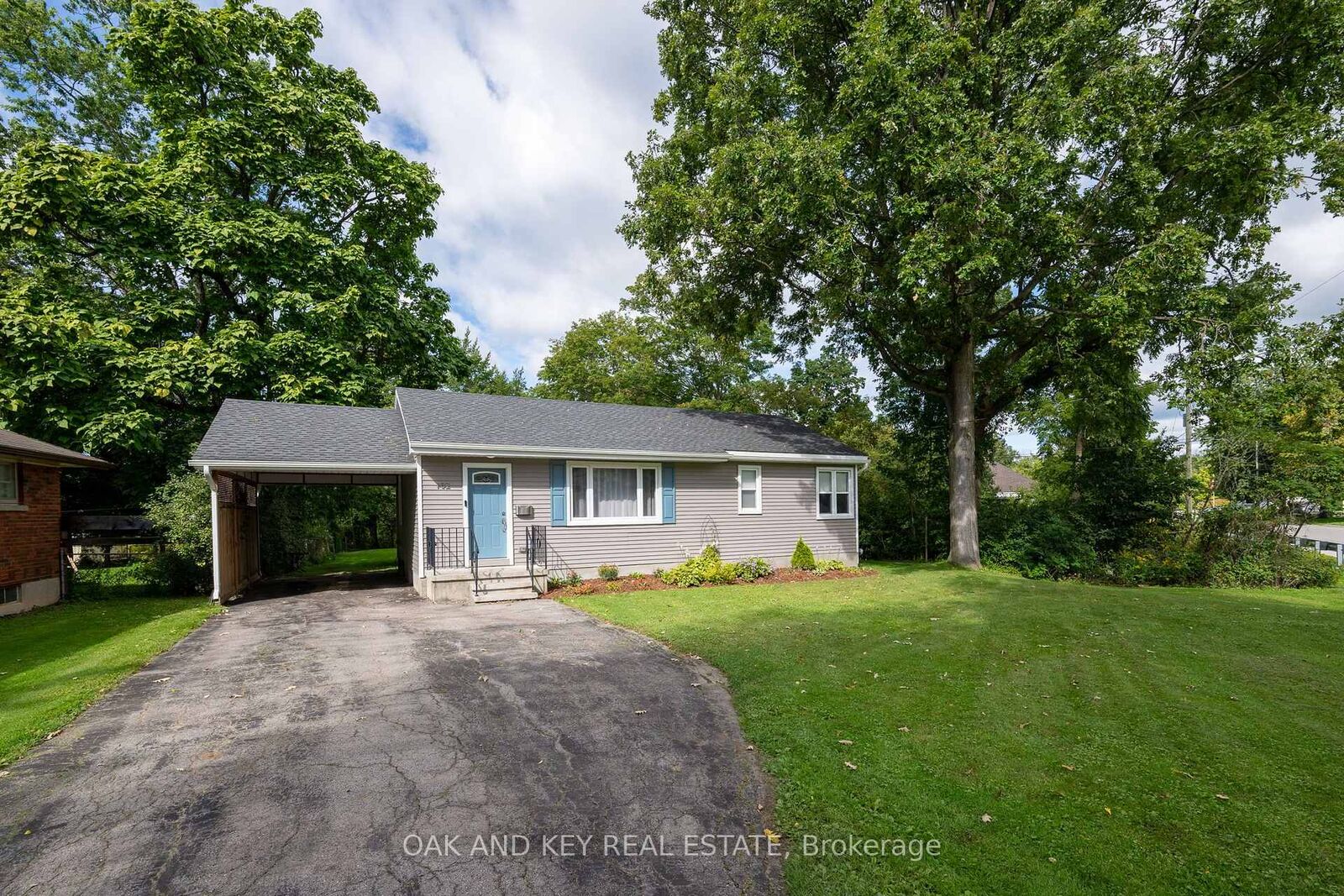 Property Photo: 102 Crescent Avenue ON N5R 0L4